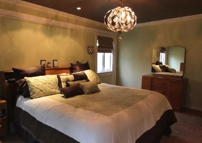 Шоколадный натяжной потолок